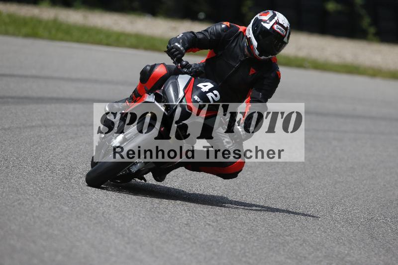 /Archiv-2024/29 12.06.2024 MOTO.CH Track Day ADR/Gruppe blau/42